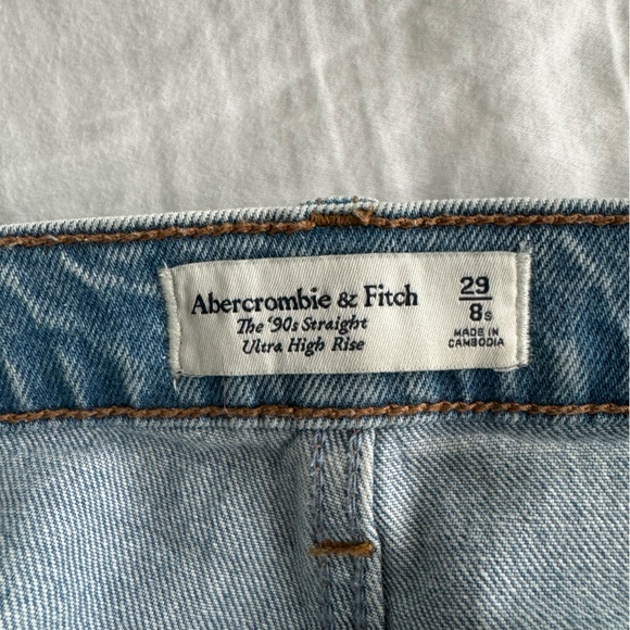 Abercrombie & Fitch Ultra High Rise 90s Straight Jean - Picture 3 of 5